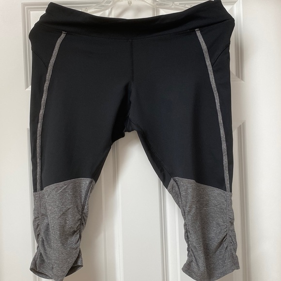 C9 by Champion Pants - C9 Champion Capri leggings black with grey women’s XXL